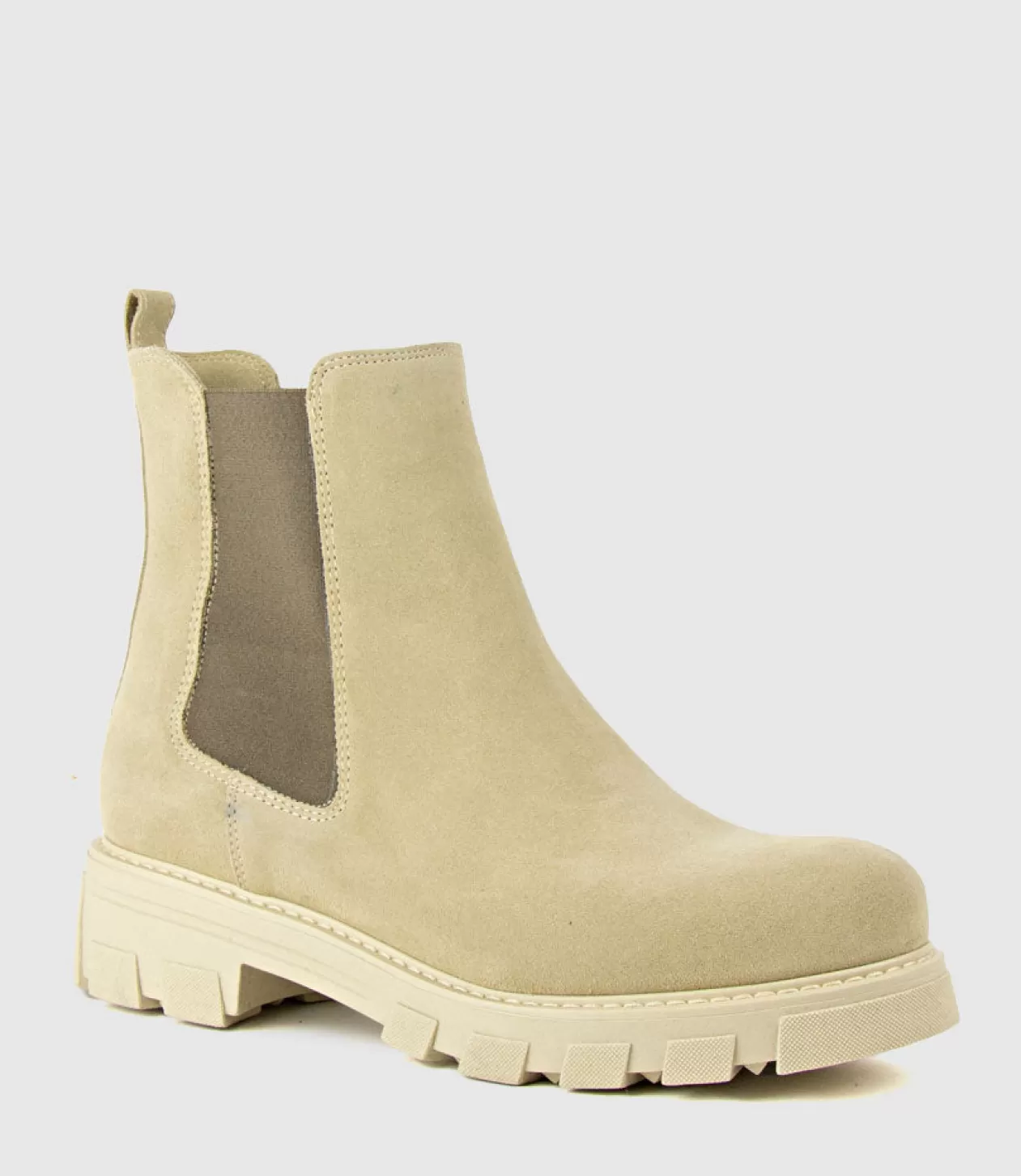 Edward Meller Ankle Boots<Ashley Chelsea Boot On Lug Sole In Sand Suede