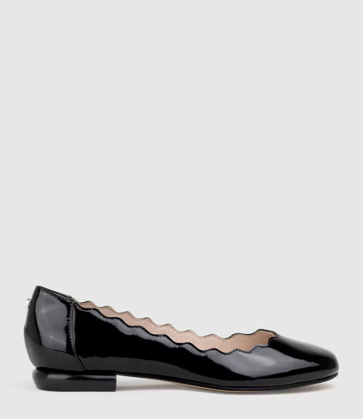 Edward Meller Ballet Flats<Fara Scalloped Ballet Flat In Black Patent