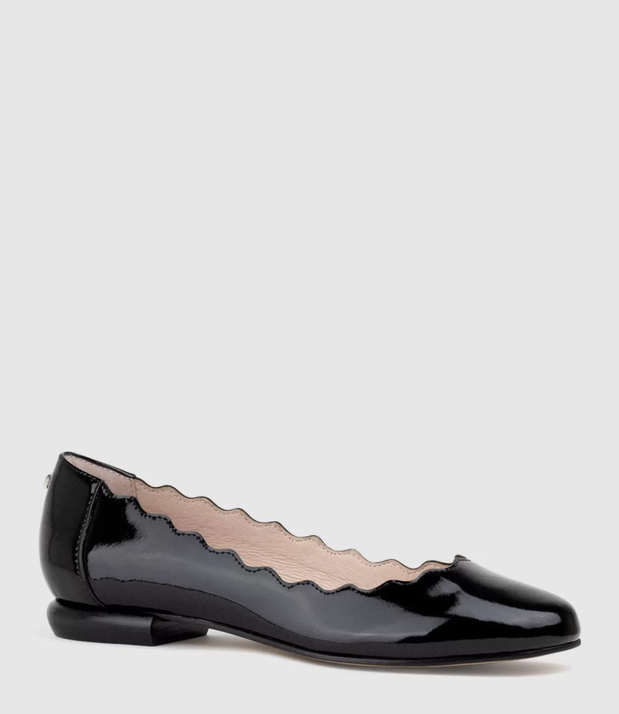 Edward Meller Ballet Flats<Fara Scalloped Ballet Flat In Black Patent