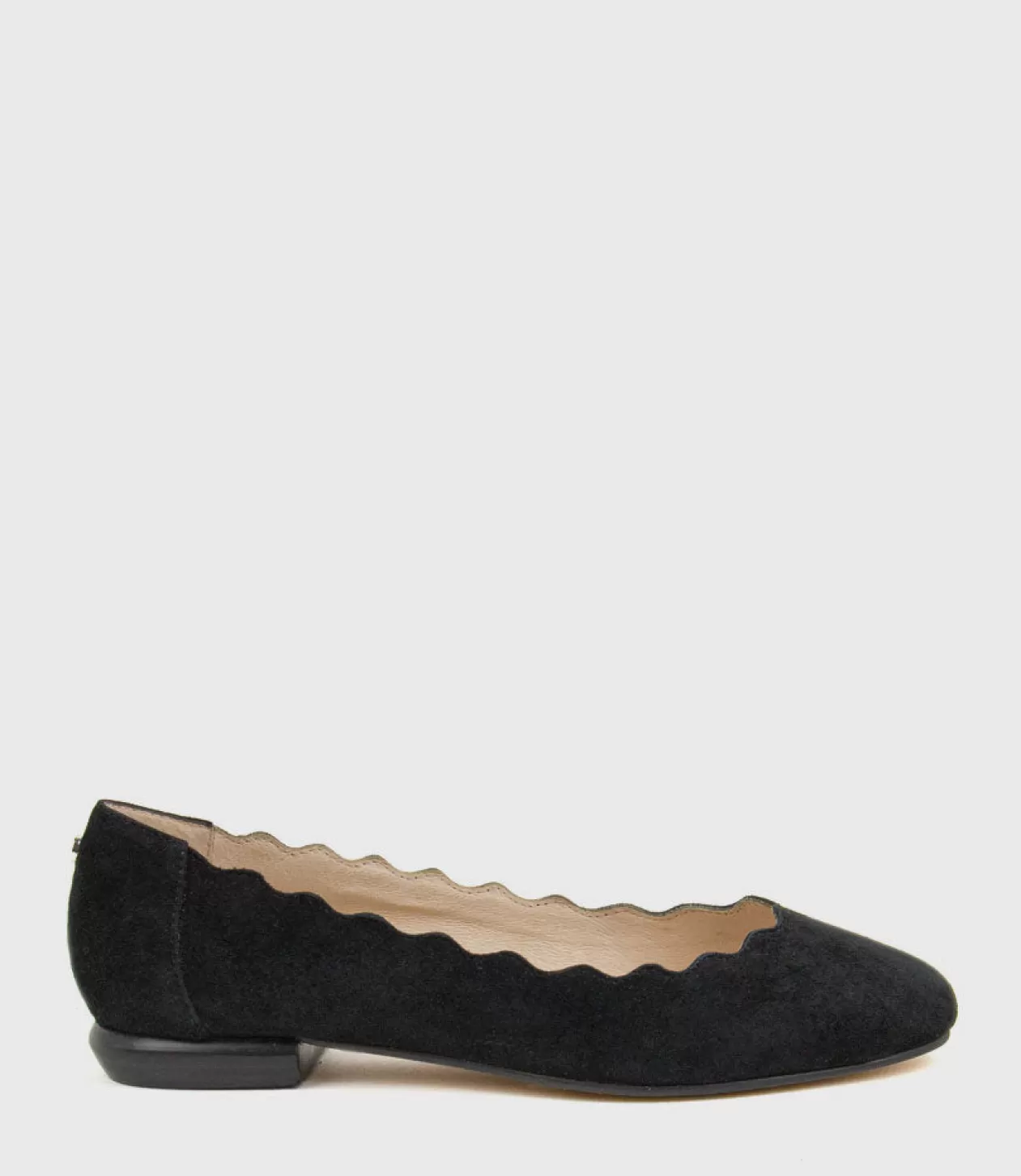 Edward Meller Ballet Flats<Fara Scalloped Ballet Flat In Black Suede