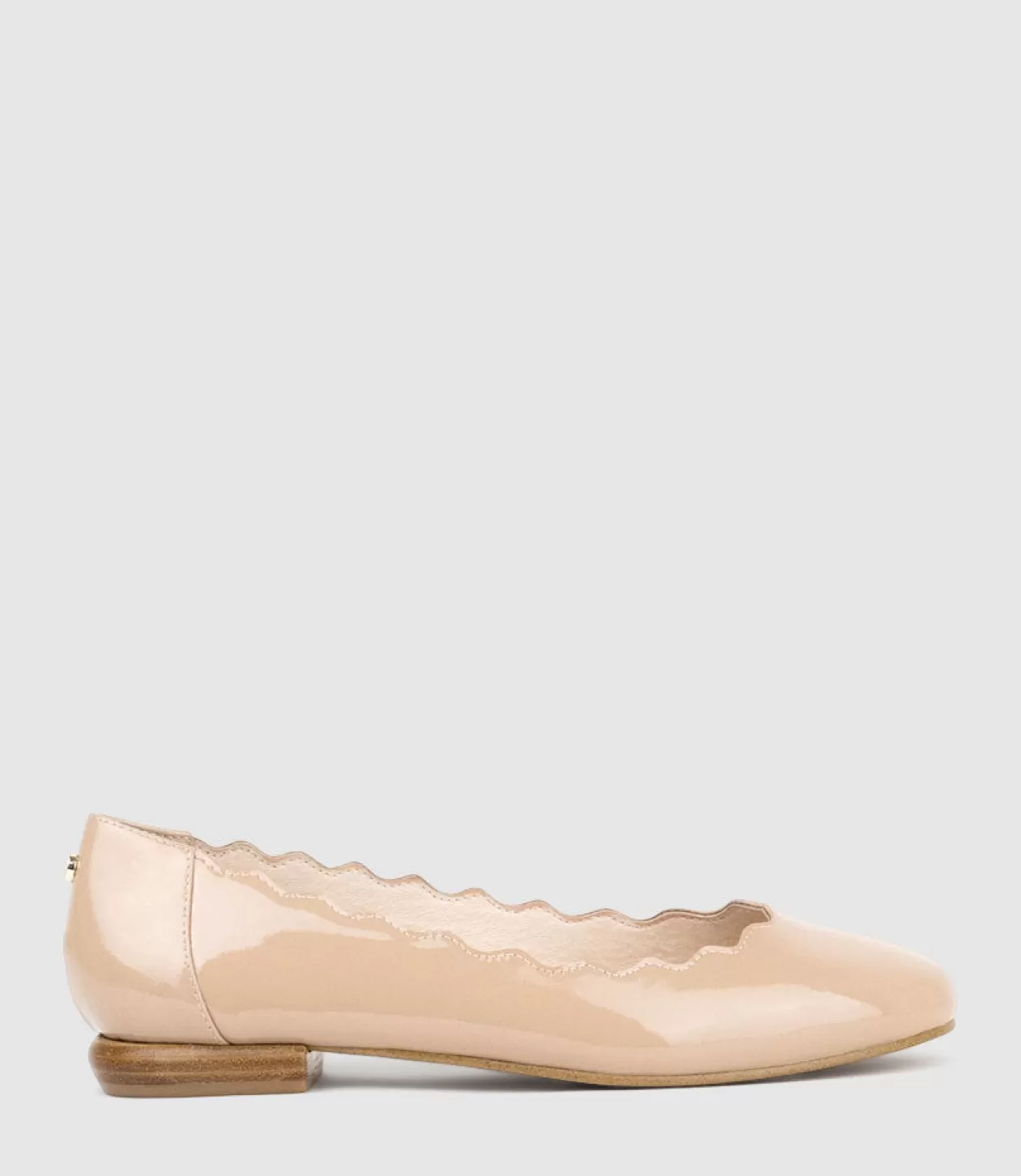 Edward Meller Ballet Flats<Fara Scalloped Ballet Flat In Nude Patent