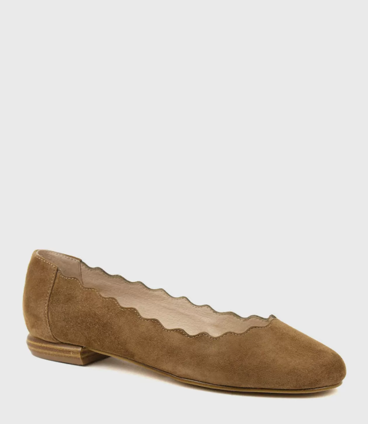 Edward Meller Ballet Flats<Fara Scalloped Ballet Flat In Tawny Suede