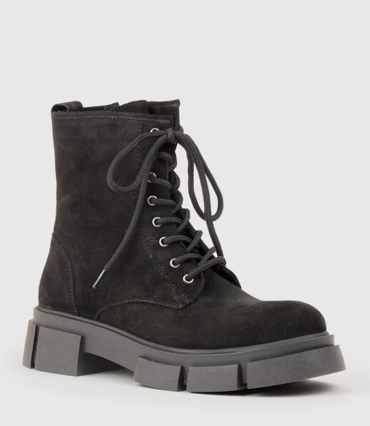 Edward Meller Ankle Boots<Wolfe Lace Up Boot On Chunky Sole In Black Suede